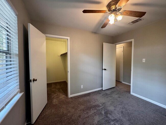 Building Photo - 3306 Doolin Dr