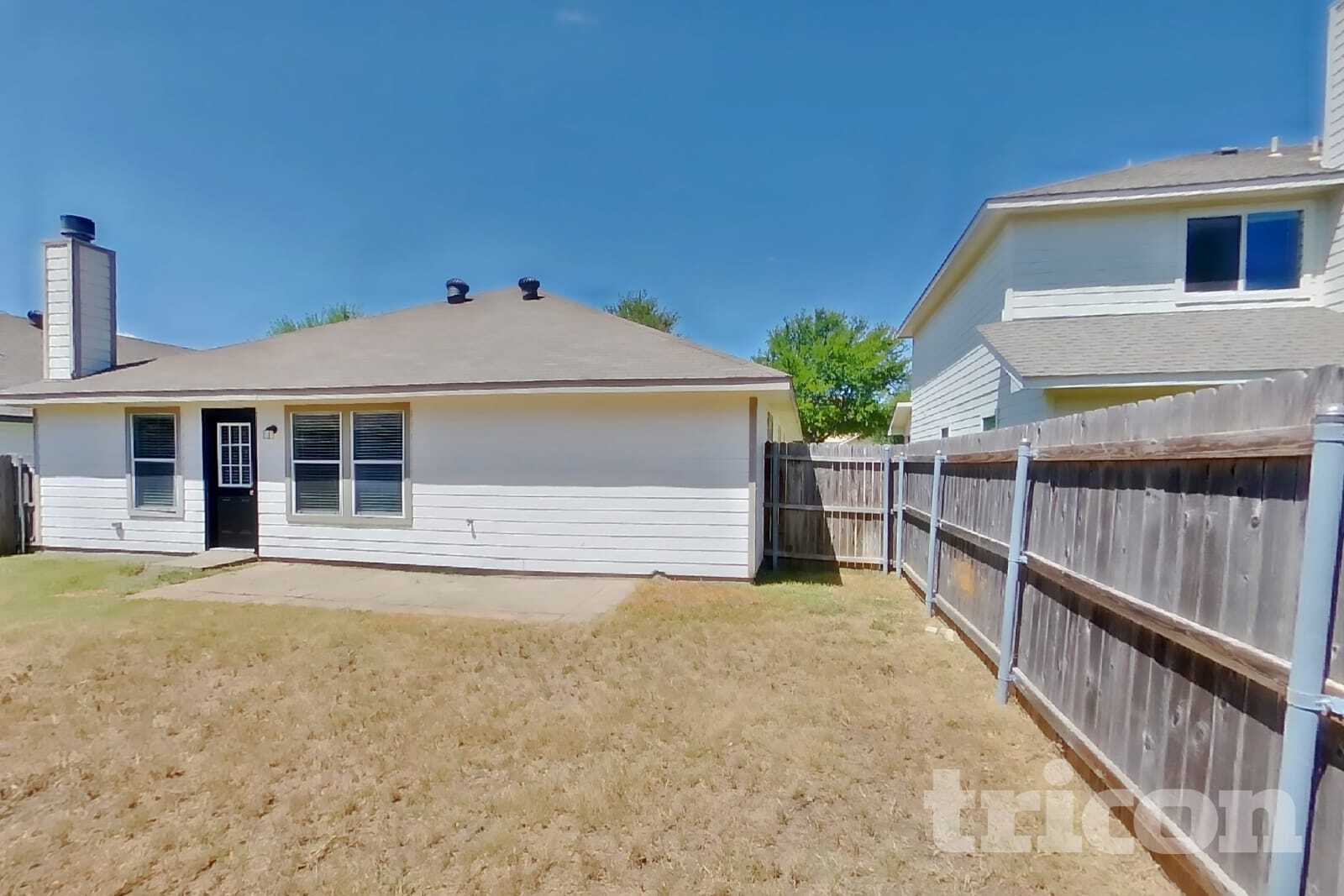 Building Photo - 1584 Sandhurst Dr