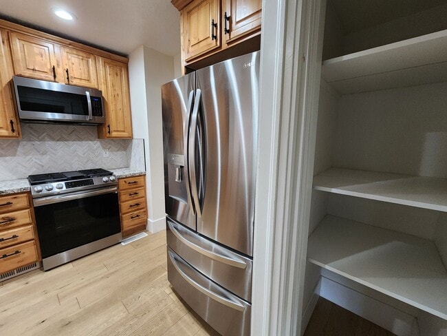 Building Photo - East Bench Luxury Bungalow - Fully Renovated and STUNNING!