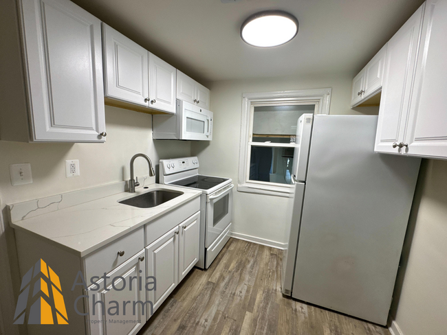 Building Photo - Cozy 2-Bedroom Home with Modern Updates & ...