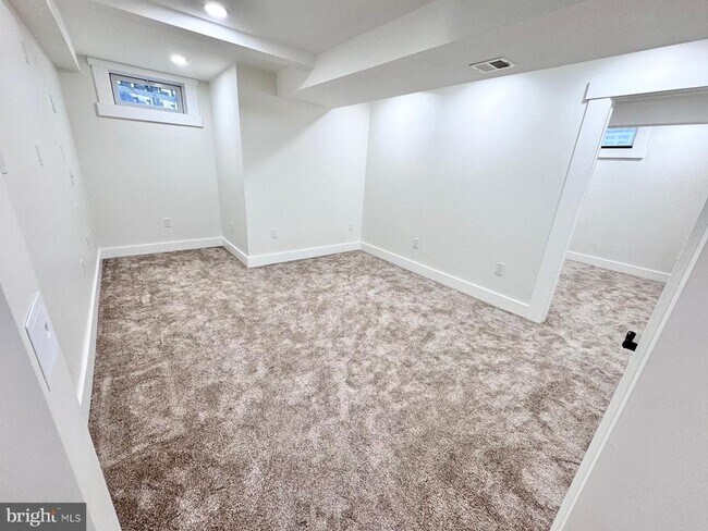 Building Photo - 15 River Oak Dr