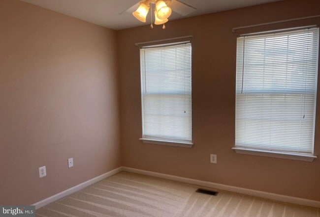 Building Photo - 5169 Mallards Landing Dr