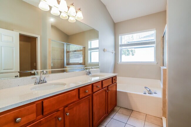 Building Photo - 3914 Leatherwood Dr