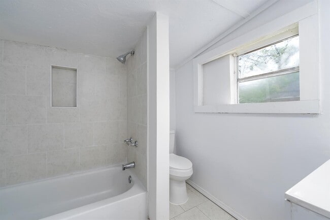 Building Photo - 3230 Arlington Ave