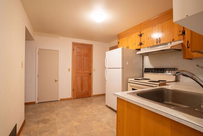Building Photo - Spacious North Tacoma waterfront Unit with Million dollar Puget Sound Views