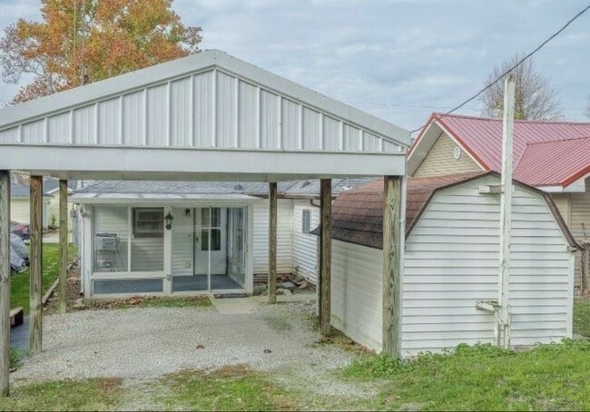 Building Photo - 818 N Edgewater Dr