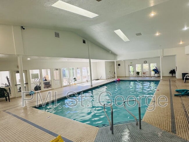 Building Photo - 2990 E Riverside Dr