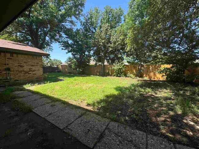 Building Photo - 3002 Cromwell Ave