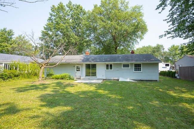 Building Photo - NICE RANCH IN AMHERST!