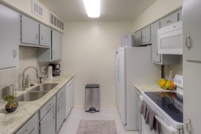 Building Photo - 845 Augusta Dr