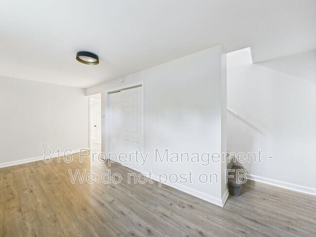 Building Photo - 100 S Oxford Ave