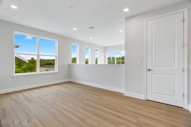 Building Photo - 72 Sewall Ln