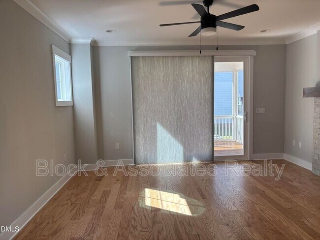 Building Photo - 200 E Moore St