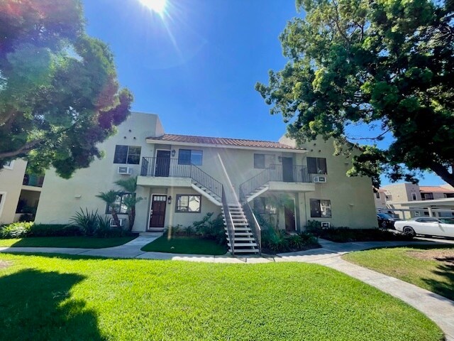 Primary Photo - 10186 Camino Ruiz