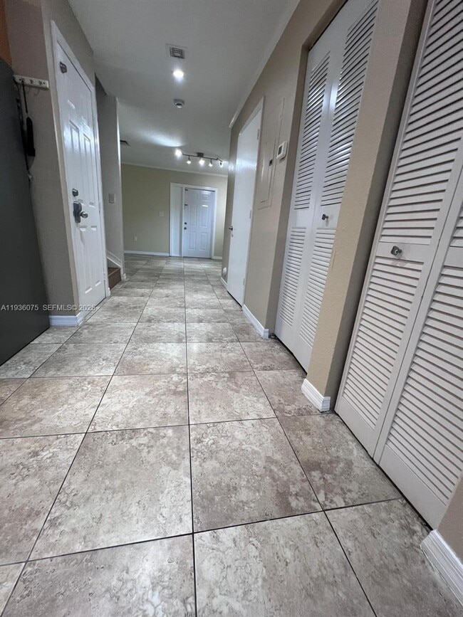 Building Photo - 2098 NE 167th St