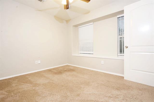 Building Photo - 1612 Cambridge Dr