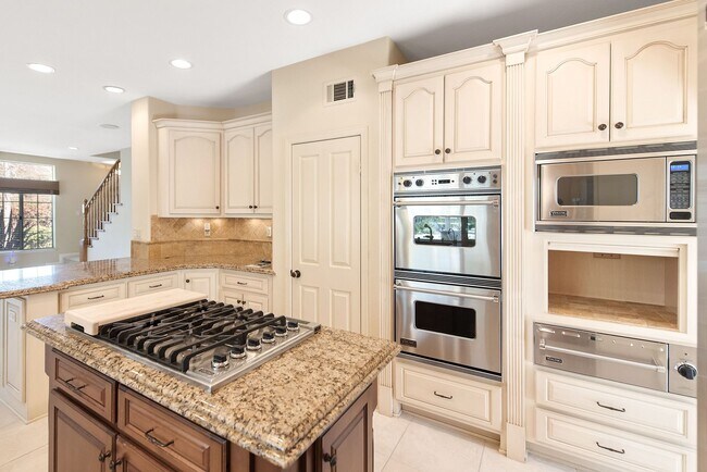 Building Photo - 2663 Yellowwood Dr