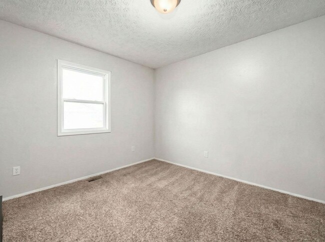 Building Photo - 1393 Summit St