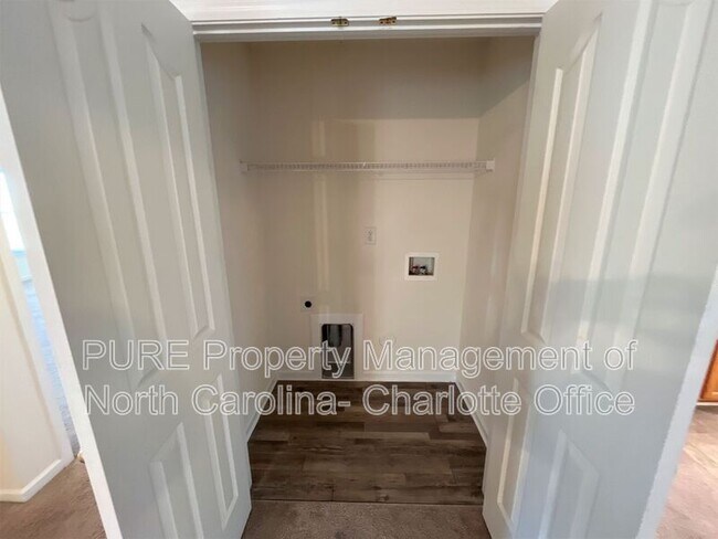 Building Photo - 4803 Sunburst Ln