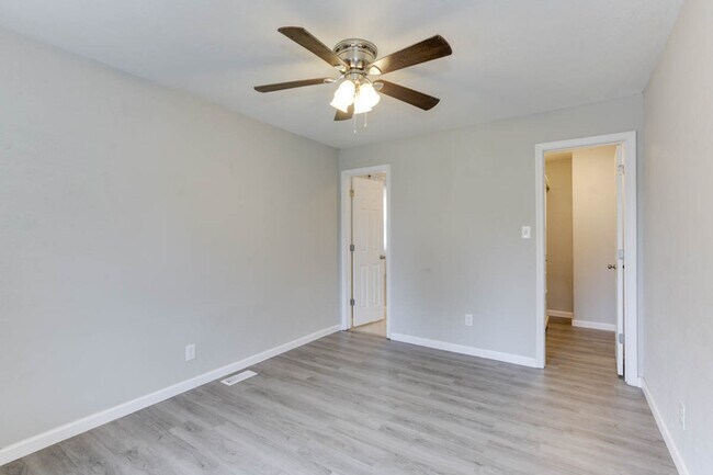 Building Photo - 1011 Robinson Rd