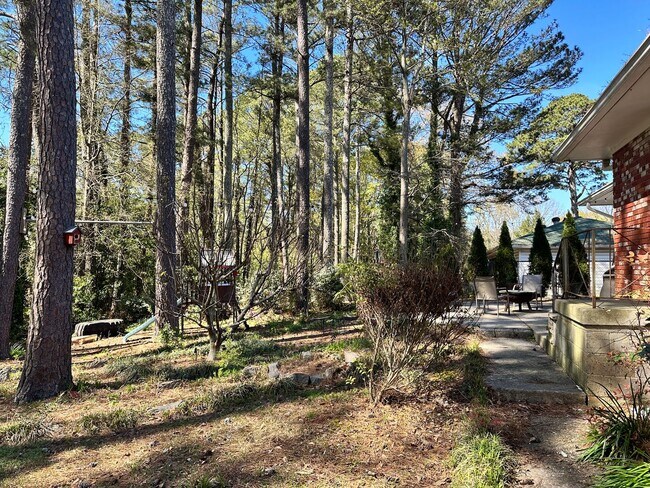 Building Photo - 3 bedroom 2 bath home in a great area filled with tons of extras you will LOVE!