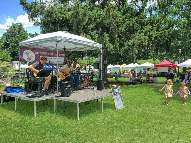 Building Photo - 147 Beekman Ave