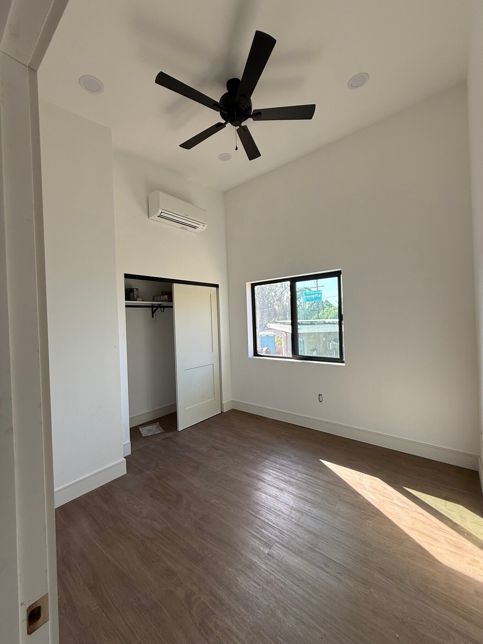 Building Photo - 227 Hillside Ter