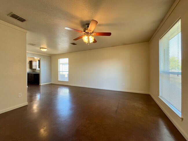 Building Photo - Duplex