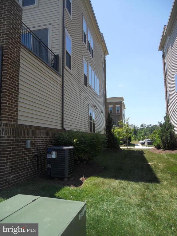 Building Photo - 22806 Breezy Hollow Dr