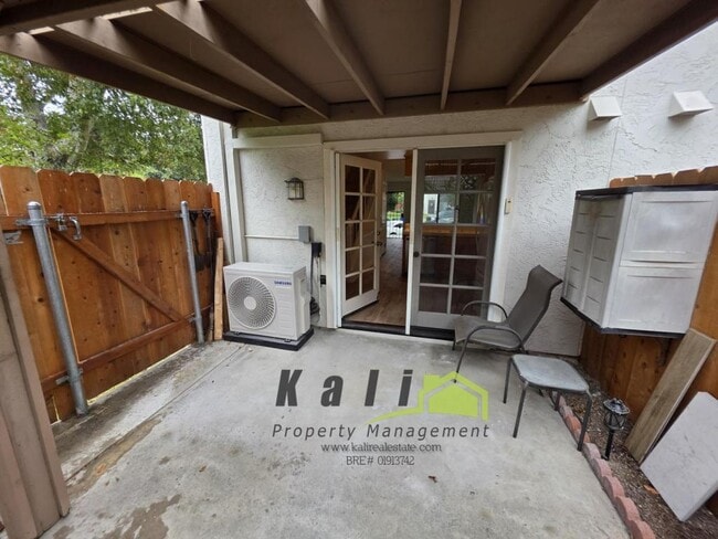Building Photo - 6426 Bell Bluff Ave