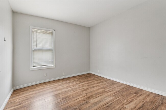 Building Photo - 344 Jencks St