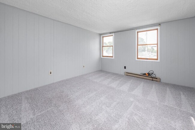 Building Photo - 114 E Millbrooke Ave
