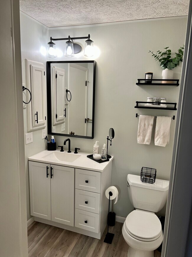 Building Photo - 2685 Green Meadows Dr