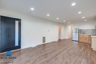 Building Photo - 1223 N Bronson Ave
