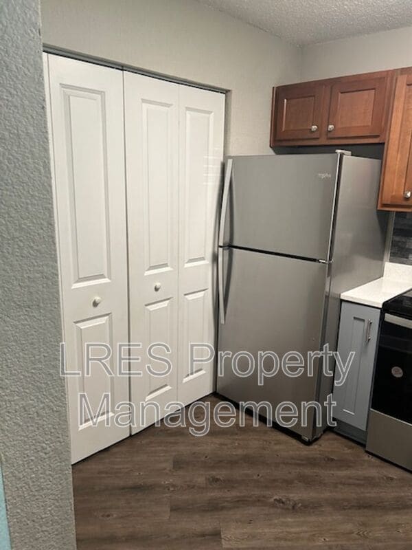 Building Photo - 2560 Woodgate Blvd