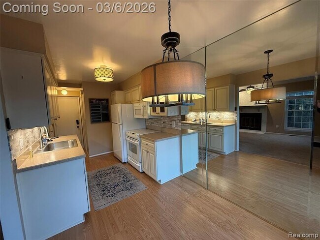 Building Photo - 44585 N Bunker Hill Dr