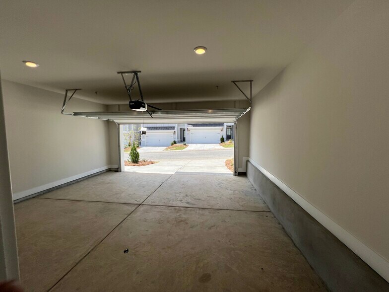 Building Photo - 1245 Willowcrest Way