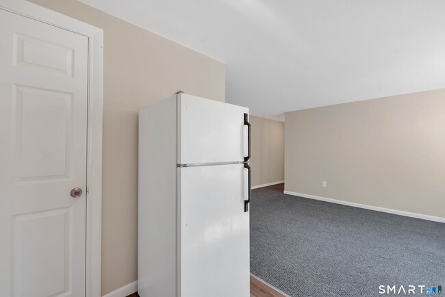 Building Photo - 353 Main St