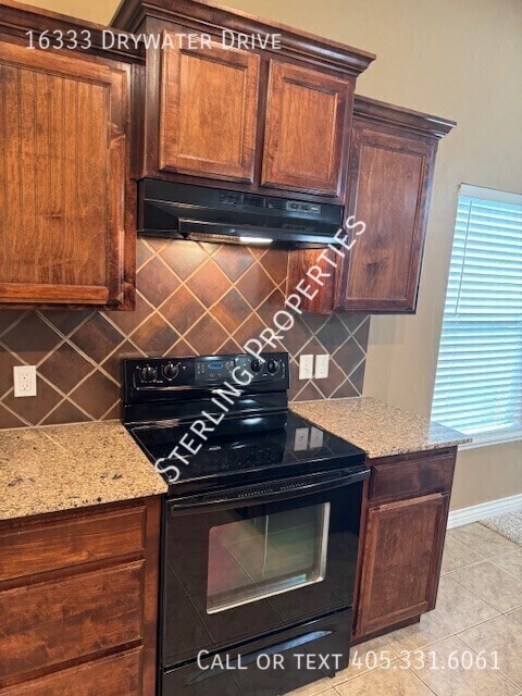 Building Photo - 16333 Drywater Dr