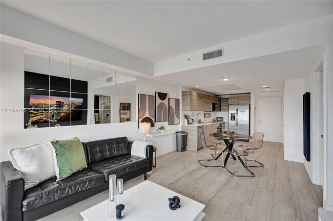 Building Photo - 121 NE 34th St