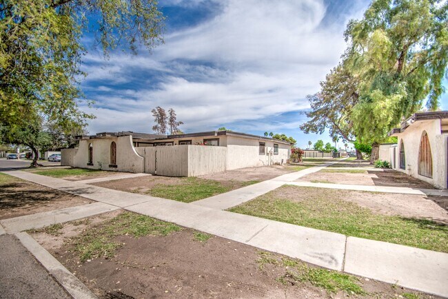 Building Photo - Charming 3 bedroom Townhome near MCC & Med...