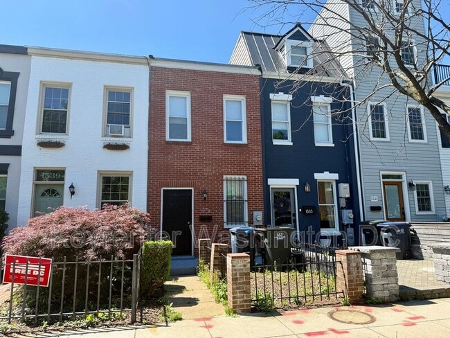 Building Photo - 1537 A St SE