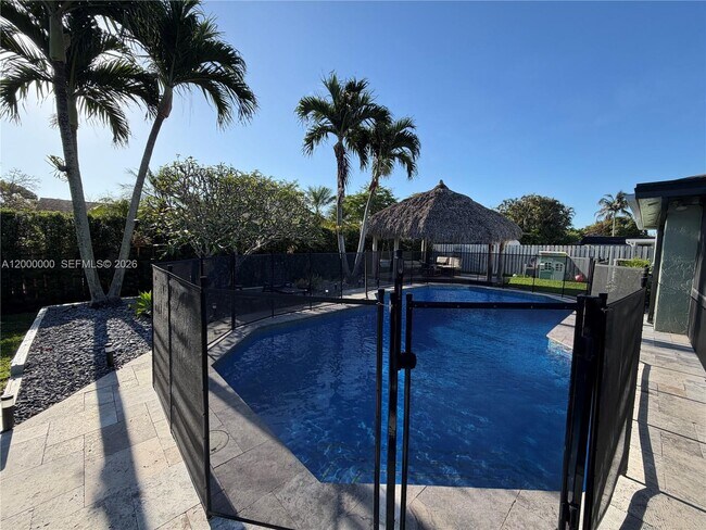 Building Photo - 5704 SW 116th Ave