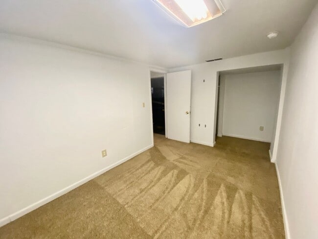 Building Photo - 4 bedroom house  Close to EMU in Ypsilanti- Available Fall 2026