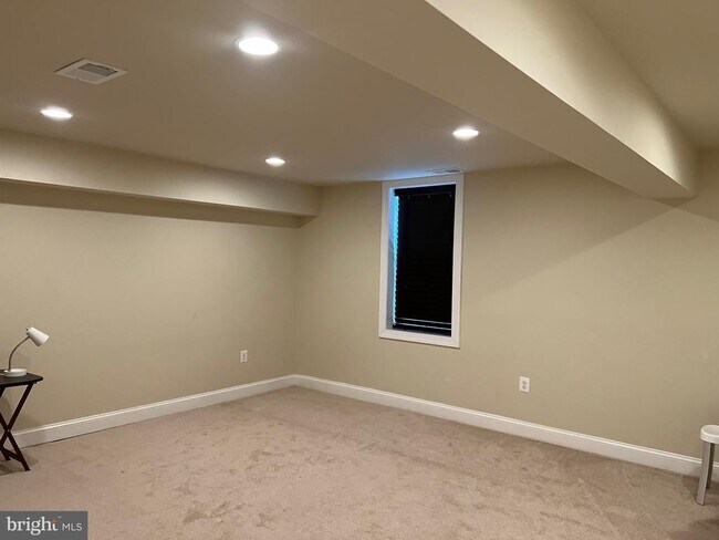 Building Photo - 8107 Kylemore Way