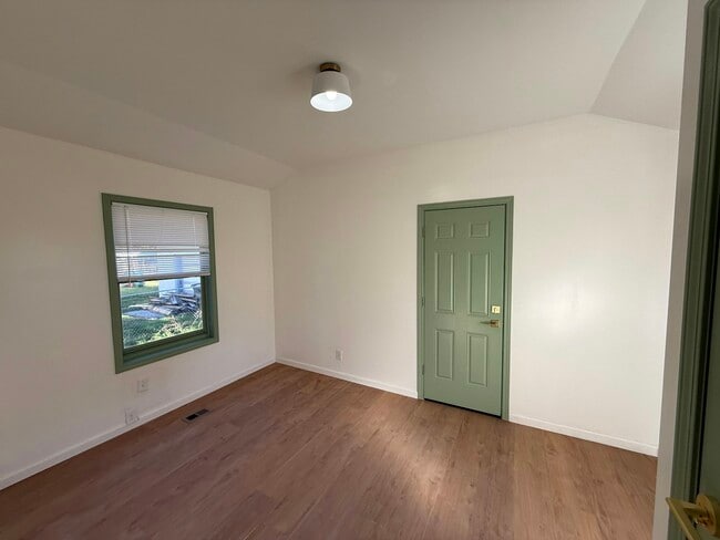 Building Photo - 617 Fletcher Ln