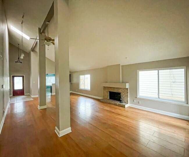 Building Photo - 19734 Lake Hollow Ln