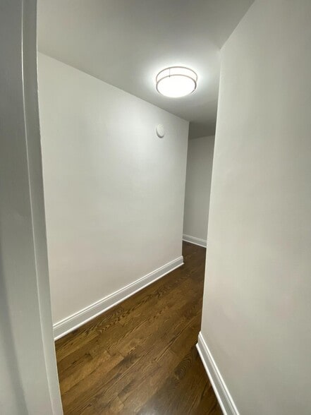 Building Photo - 240 E 82nd St