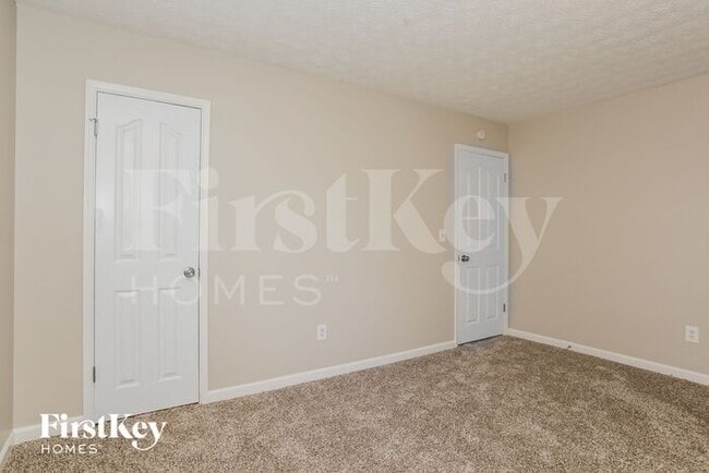 Building Photo - 2425 Stonebridge Ln