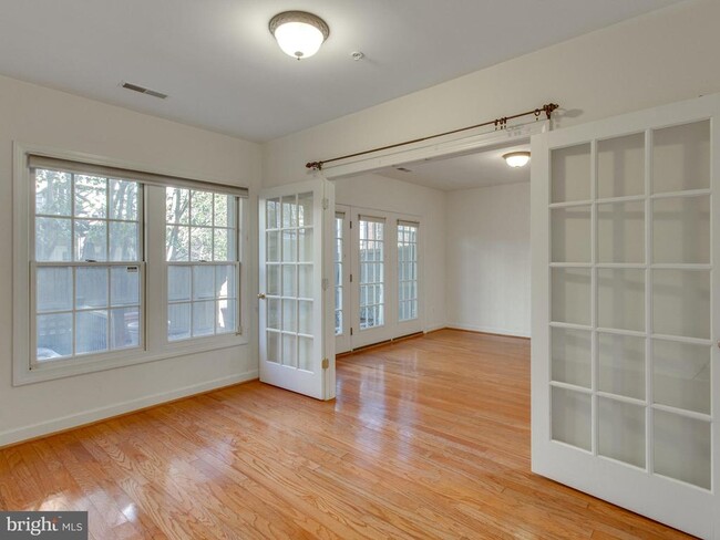Building Photo - 701 Fitzhugh Way